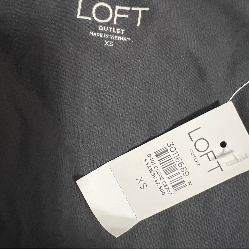 NWT Anne Taylor LOFT Outlet Sleeveless Faux Wrap Top Size XS - Picture 2 of 3